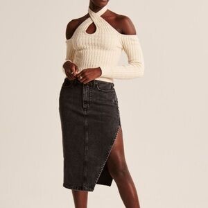Abercrombie & Fitch High-Slit Denim Midi
Skirt - Size 25